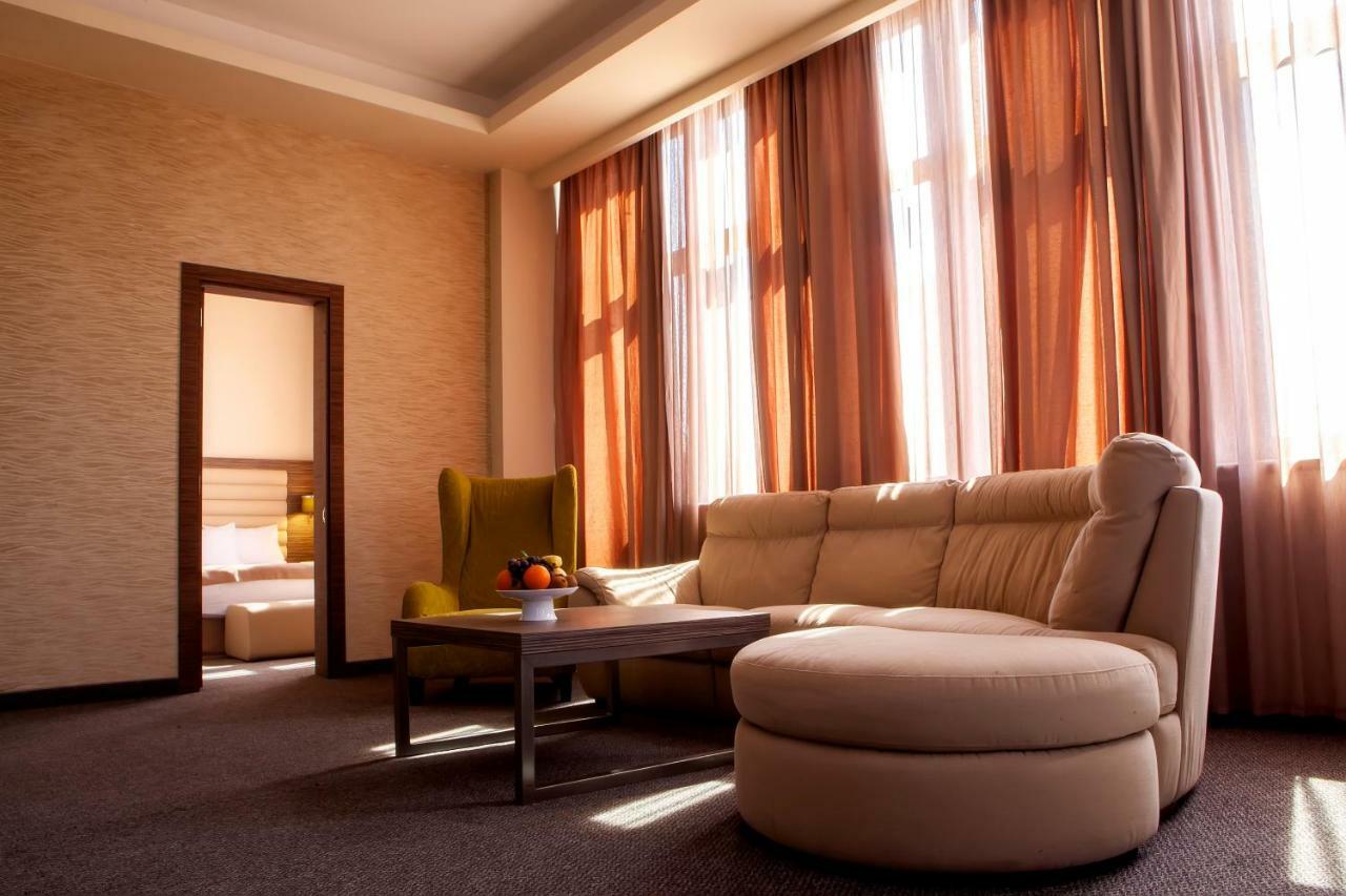 President Hotel By Hrazdan Hotel Cjsc Jereván Kültér fotó