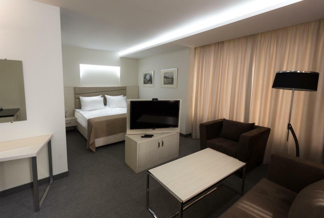 President Hotel By Hrazdan Hotel Cjsc Jereván Kültér fotó